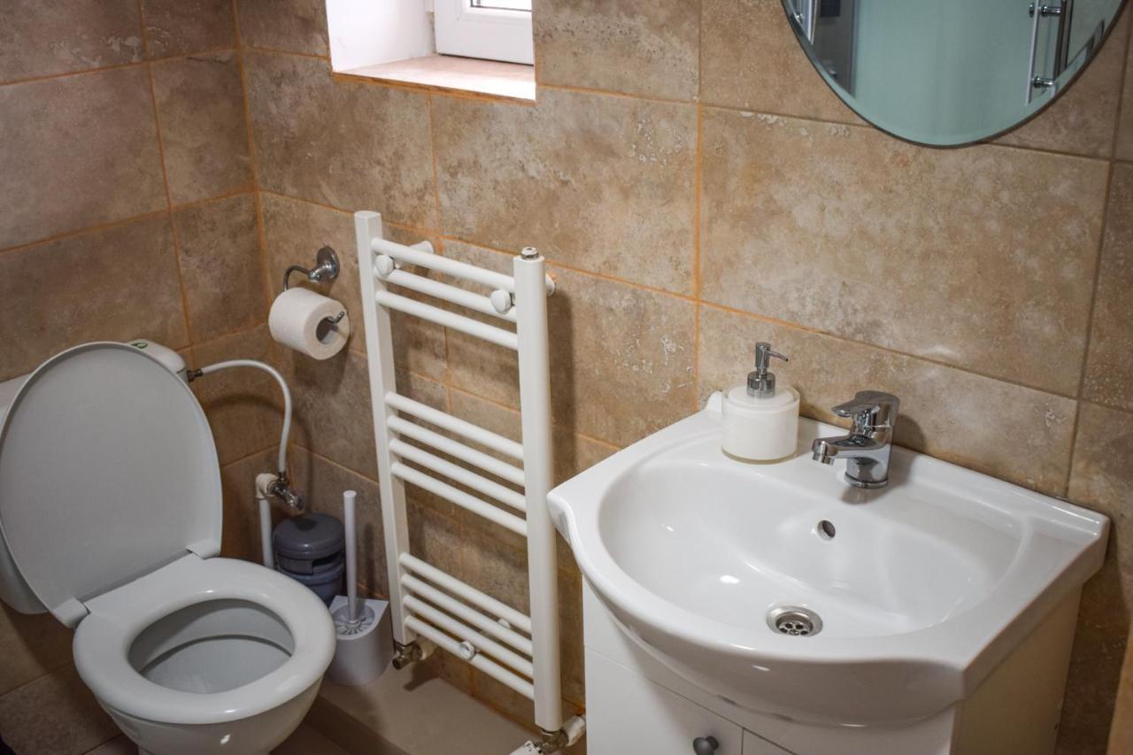 B House Rooms Iasi Exterior photo
