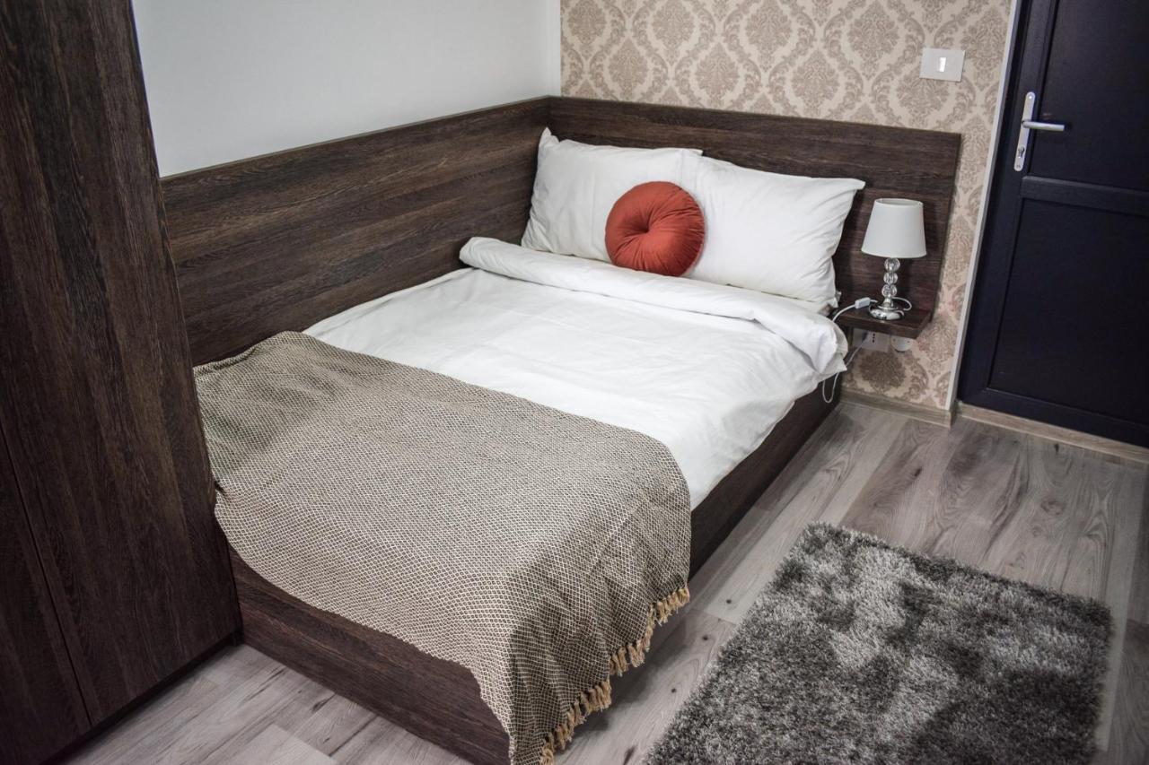 B House Rooms Iasi Exterior photo