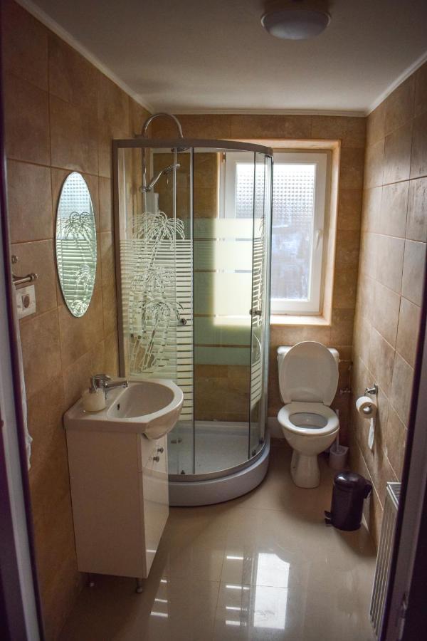 B House Rooms Iasi Exterior photo