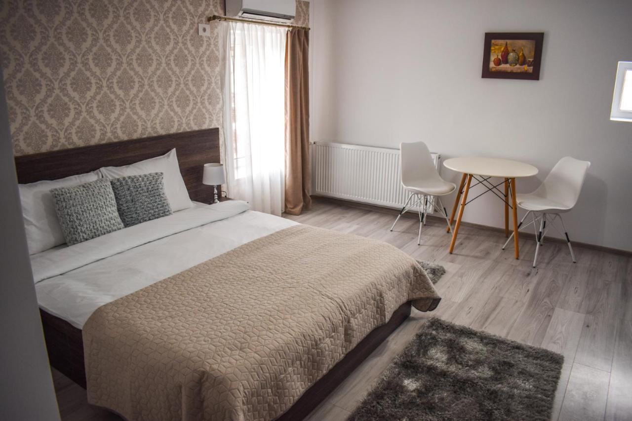 B House Rooms Iasi Exterior photo