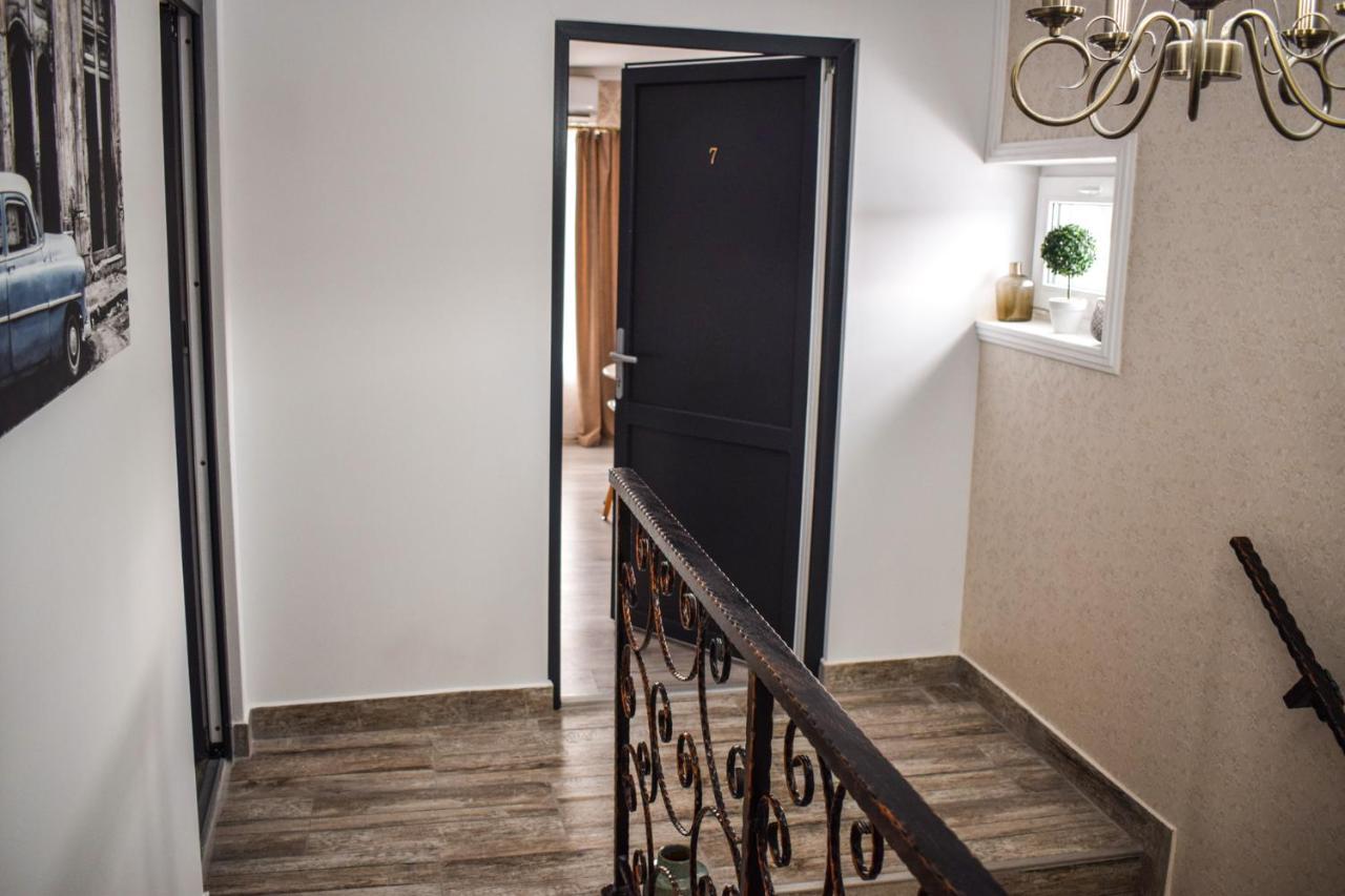 B House Rooms Iasi Exterior photo